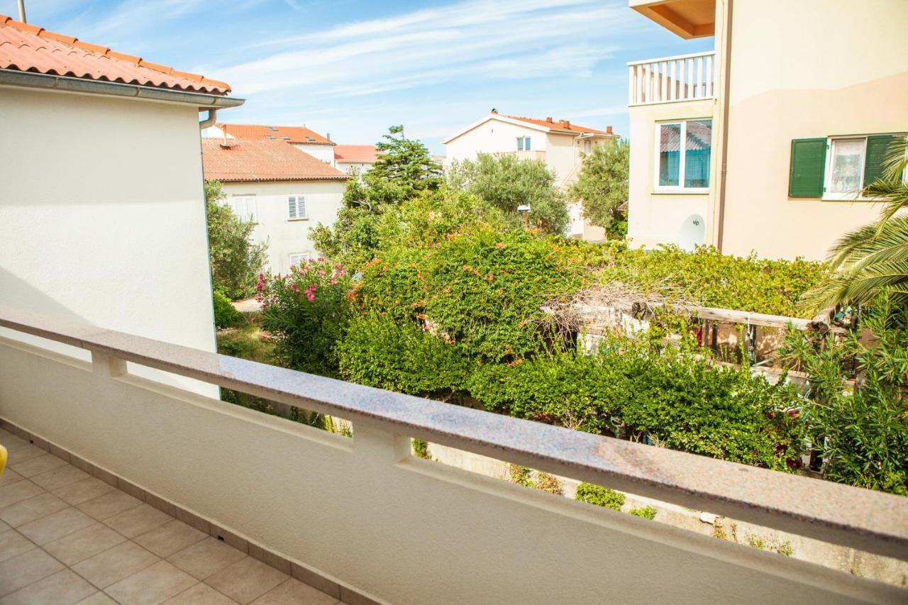 Apartments Alma Novalja Bagian luar foto